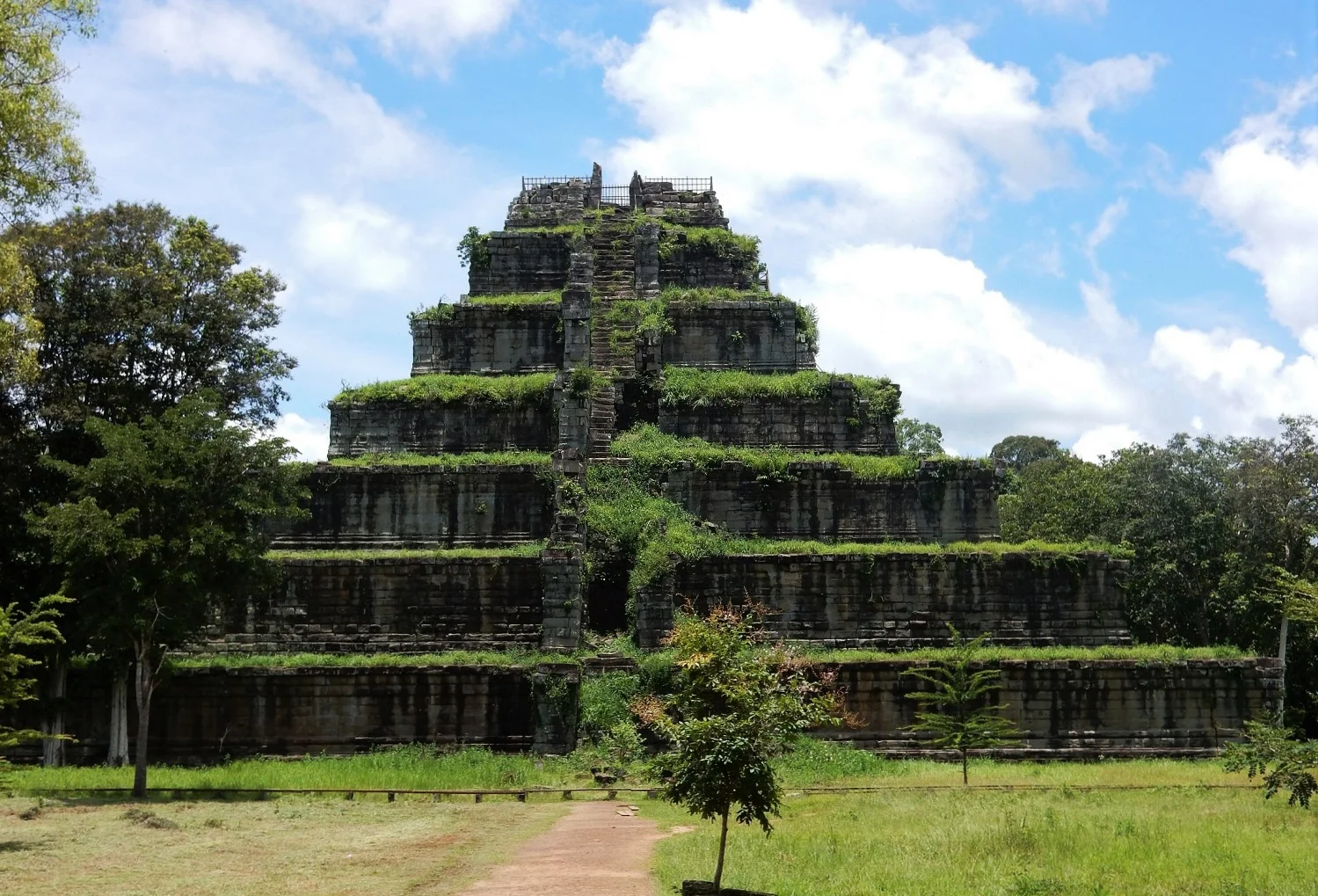 Koh Ker - Cố đô 'yểu mệnh', huyền bí trong khu rừng già Campuchia