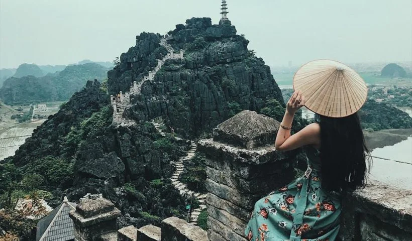 Chinh phục 'Vạn lý Trường Thành' với 500 bậc thang ở Ninh Bình