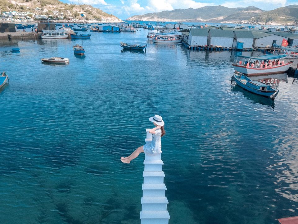 Check-in 'nấc thang lên thiên đường' giữa biển khơi đang được giới trẻ truy lùng