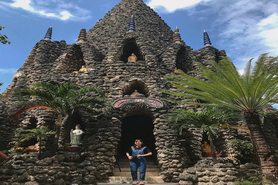 Chùa San Hô với 100% được làm từ vỏ ốc biển hút hồn khách du lịch