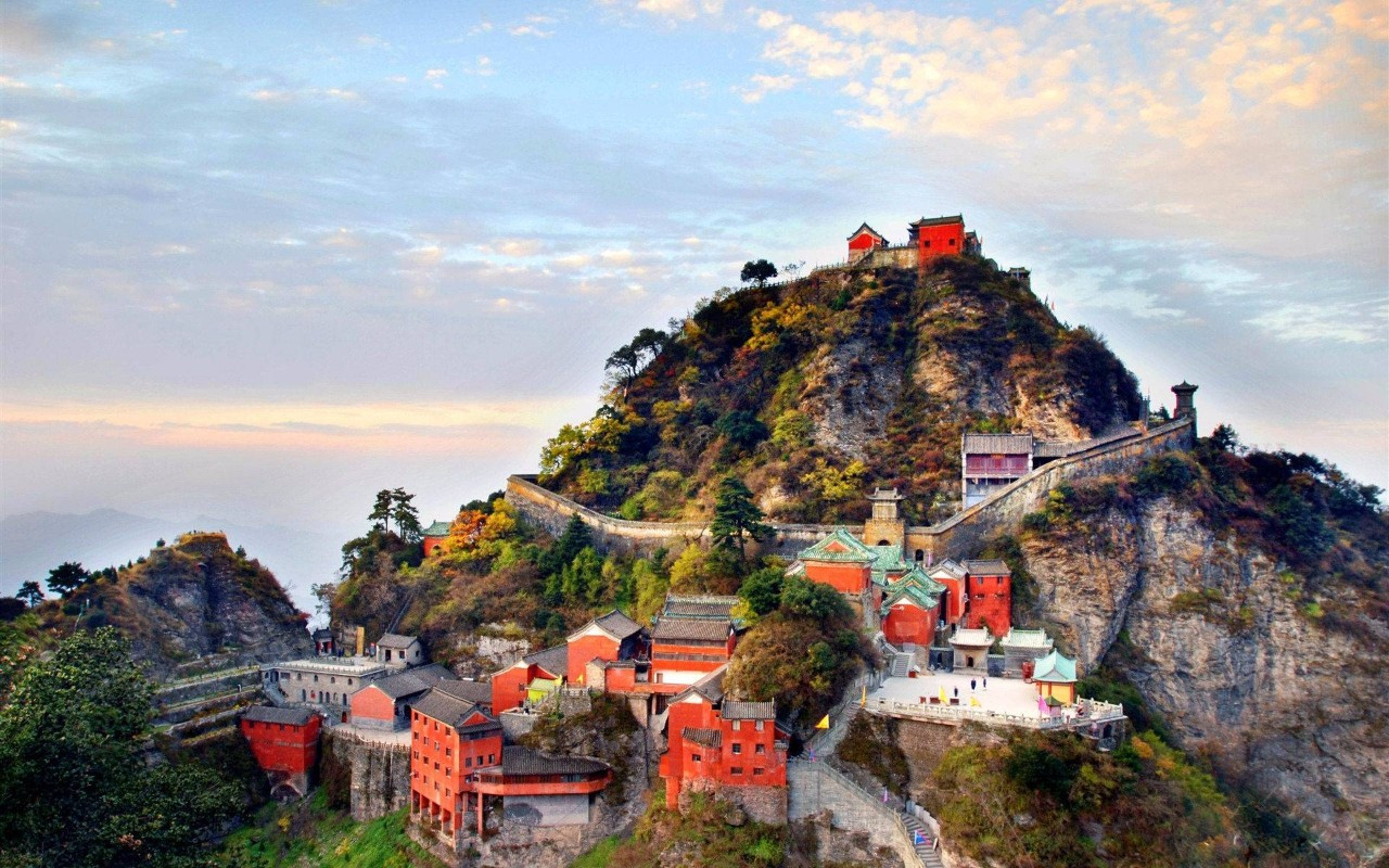 Ngọn núi 'kiếm tiền' nhiều nhất Trung Quốc, dù vé đắt nhưng du khách vẫn đến