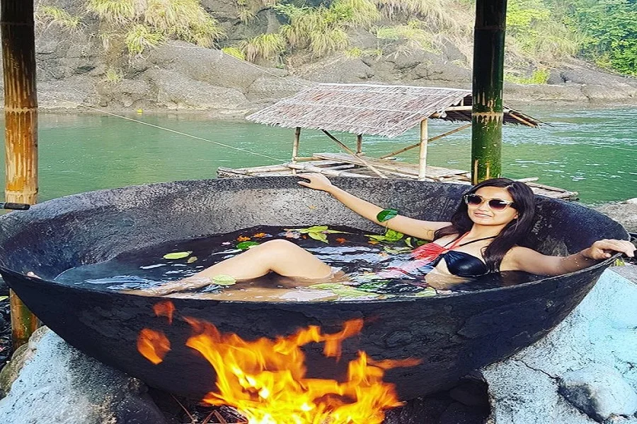 Tắm 'vạc dầu', tưởng đùa nhưng là trải nghiệm có thật ở Philippines