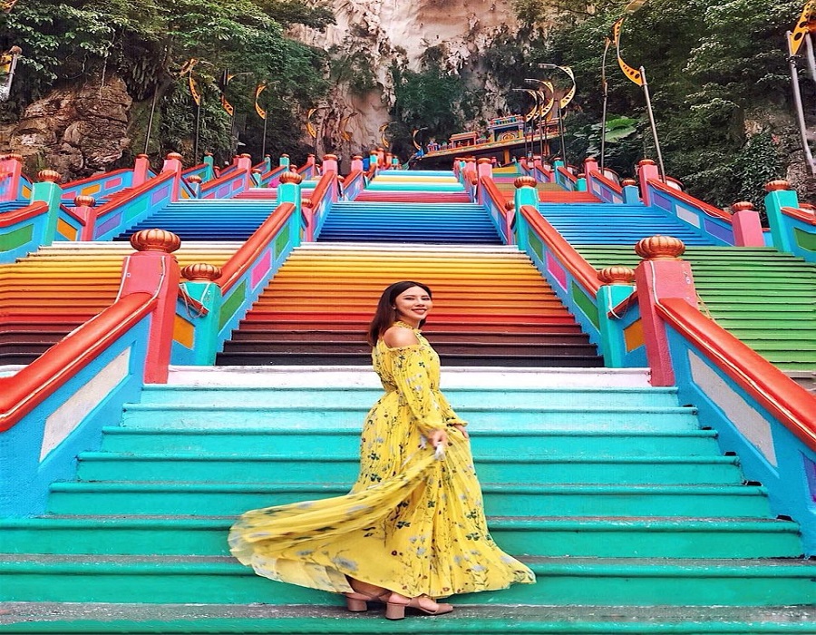 Vượt 272 bậc thang cầu vồng để đến ngôi đền 'cầu được ước thấy' ở Malaysia