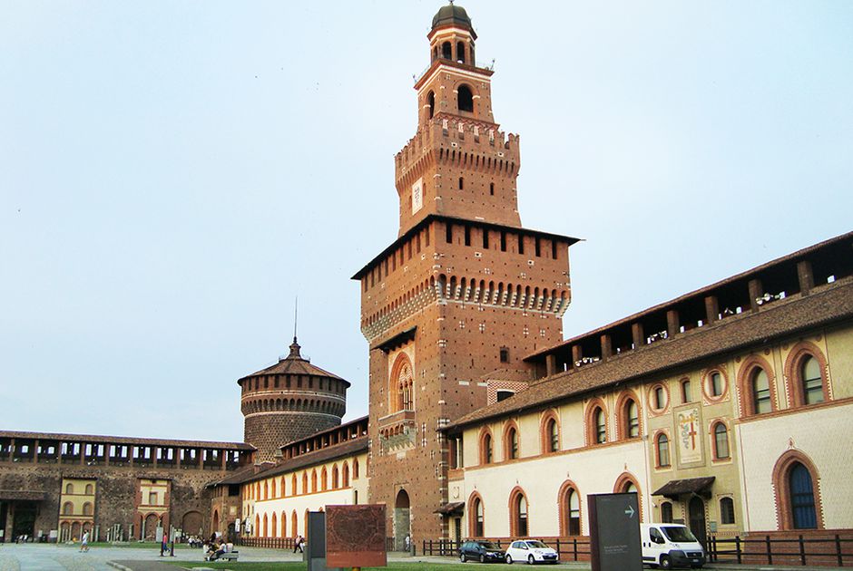 Dạo bước ở toà lâu đài Sforzesco