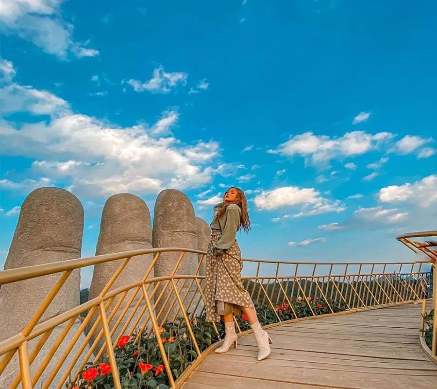 Du lịch Đà Lạt thỏa sức 'sống ảo' với cầu bàn tay phiên bản thu nhỏ
