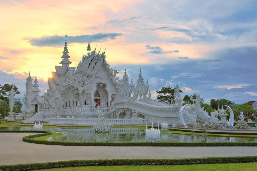 Khám phá kiến trúc độc đáo của chùa trắng Thái Lan