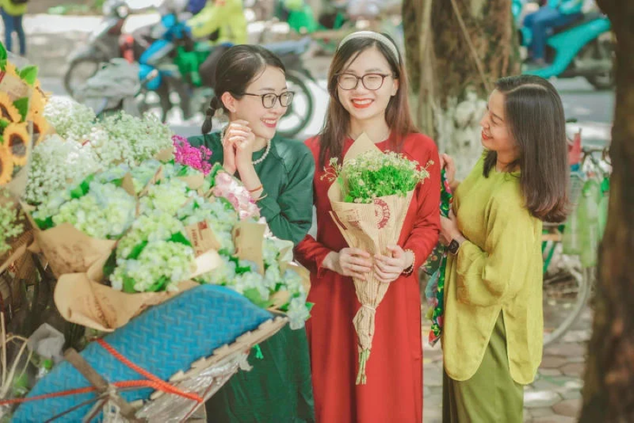 Những tips chụp ảnh với xe hoa Hà Nội dành cho 'tín đồ sống ảo'