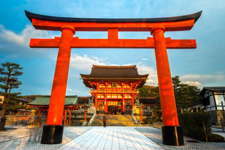 Khám phá Fushimi Inari Taisha - Ngôi đền nghìn cột tại Nhật Bản
