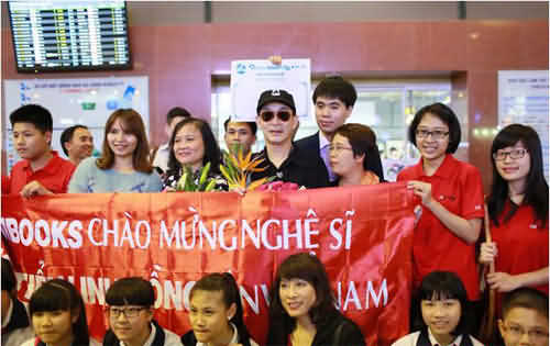 Lục Tiểu Linh Đồng 'Tôn Ngộ Không' xuất hiện tại sân bay Nội Bài