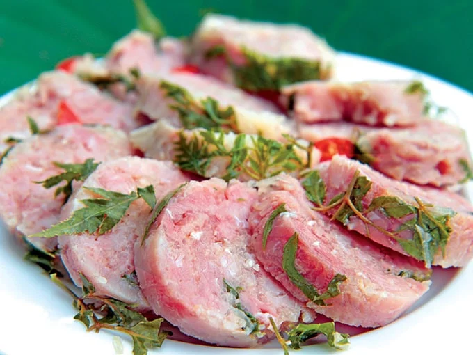 Quán nem Ninh Hòa nổi tiếng nhất ở Nha Trang