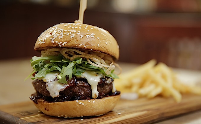 Những chiếc siêu burger đạt sao vàng Michelin của Mỹ