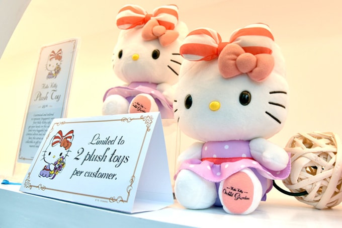 Quán cà phê Hello Kitty siêu dễ thương ở Singapore