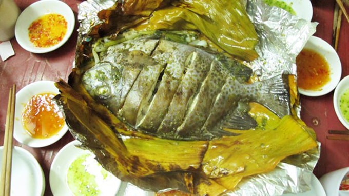 Thơm ngon cá dìa nương lá chuối ở Nha Trang