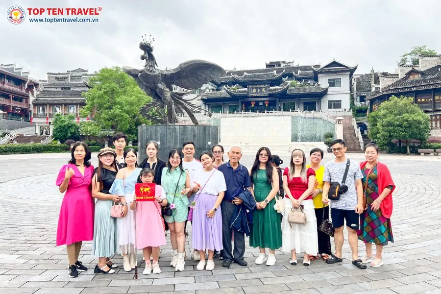 Du Lịch Trung Quốc: Khám Phá Phượng Hoàng Cổ Trấn 5N4D