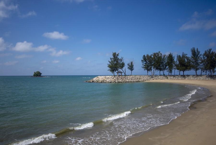 Bãi biển Jerudong Beach là một trong những bãi biển vẫn giữ được vẻ đẹp hoang sơ