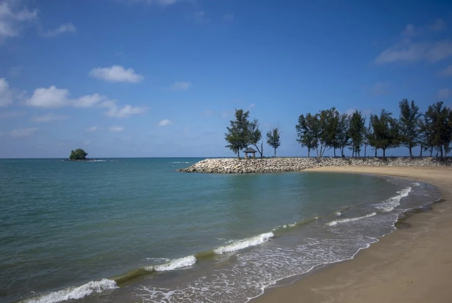 Bãi biển Jerudong Beach là một trong những bãi biển vẫn giữ được vẻ đẹp hoang sơ