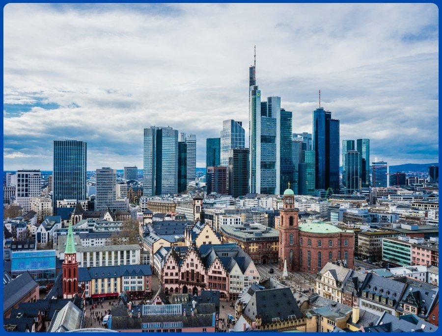 Toàn cảnh thành phố Frankfurt nhìn từ trên cao vô cùng lộng lẫy với các tòa cao ốc