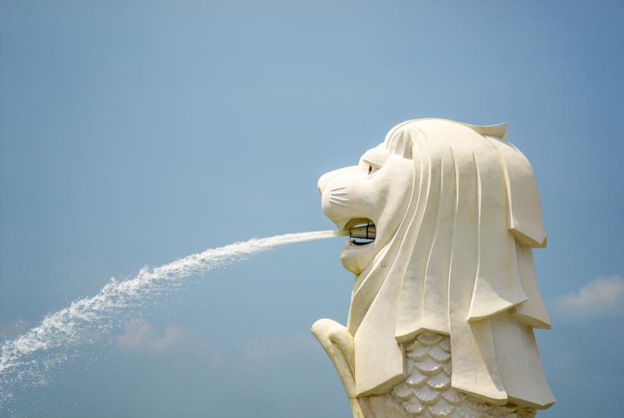 Dòng nước phun ra từ miệng tượng sư tử tượng trưng cho sự may mắn và sức sống bền bỉ