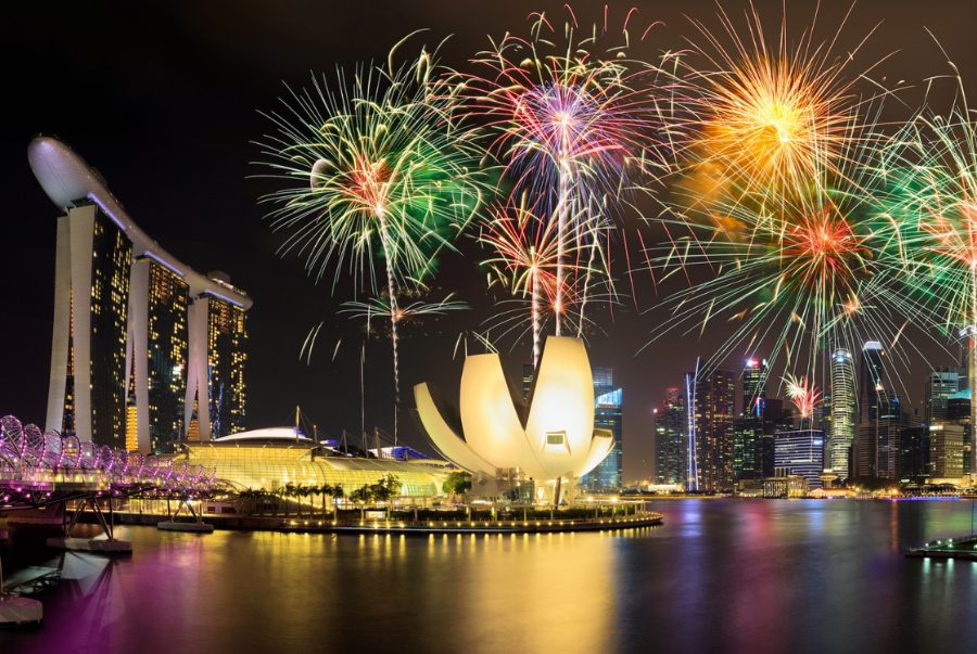Đến du lịch Singapore dịp Tết bạn có thể chiêm ngưỡng các màn pháo hoa tuyệt đẹp tại các tòa kiến trúc hiện đại