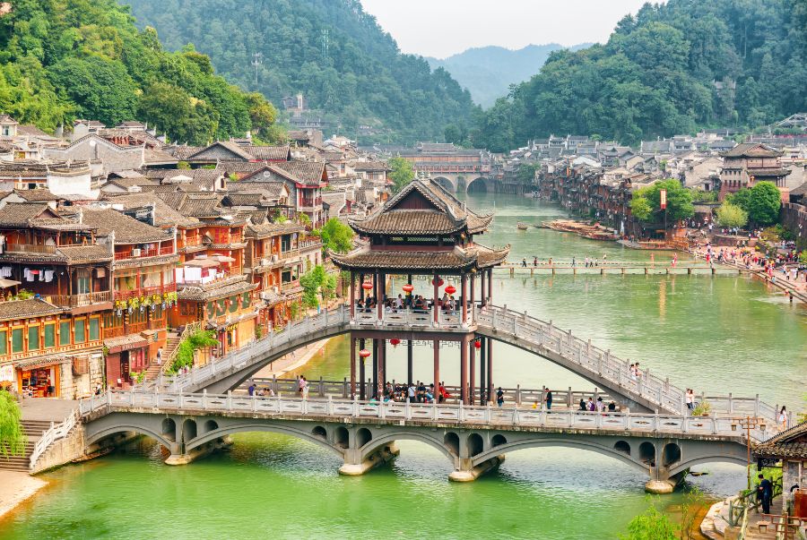 Phượng Hoàng Cổ Trấn được mệnh danh là thị trấn cổ đẹp nhất Trung Quốc