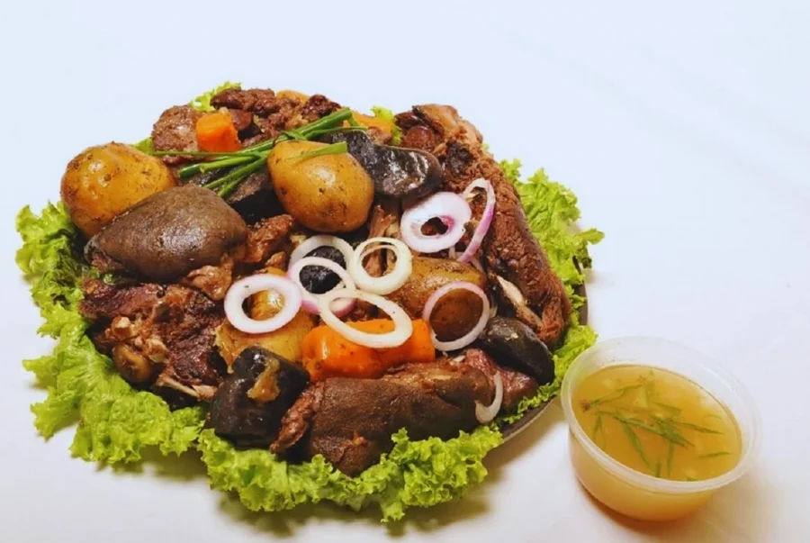 Hương vị khói đặc trưng của Khorkhog mang đậm bản sắc du mục vùng thảo nguyên