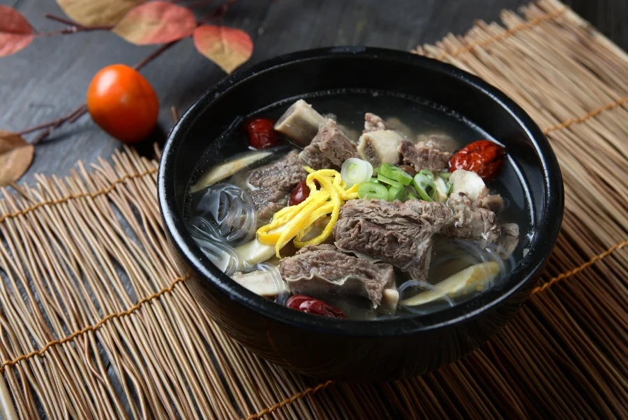 Canh sườn bò hầm rất được ưa chuộng vào những ngày đông ở Hàn Quốc