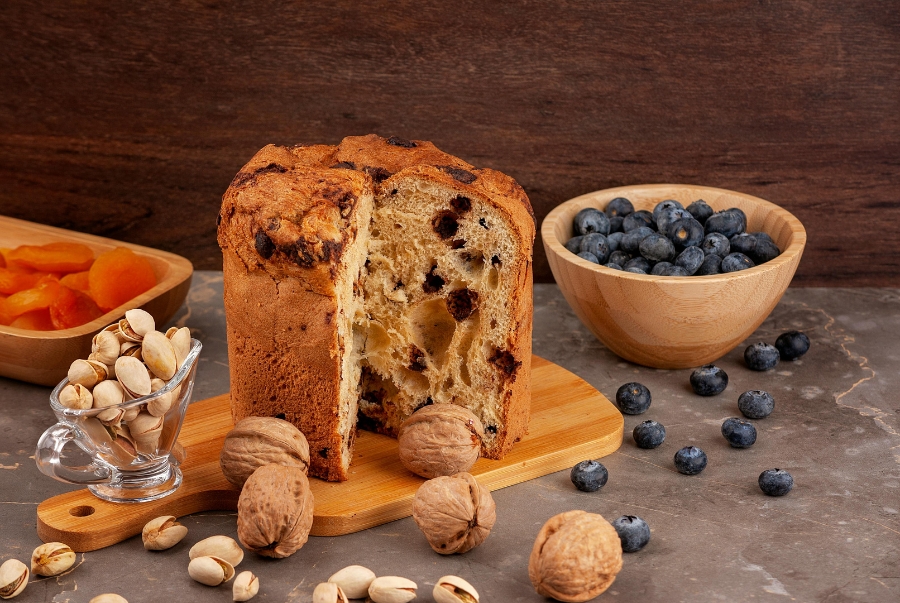 Bánh Panettone – biểu tượng Giáng sinh Ý với hương thơm bơ sữa và trái cây khô