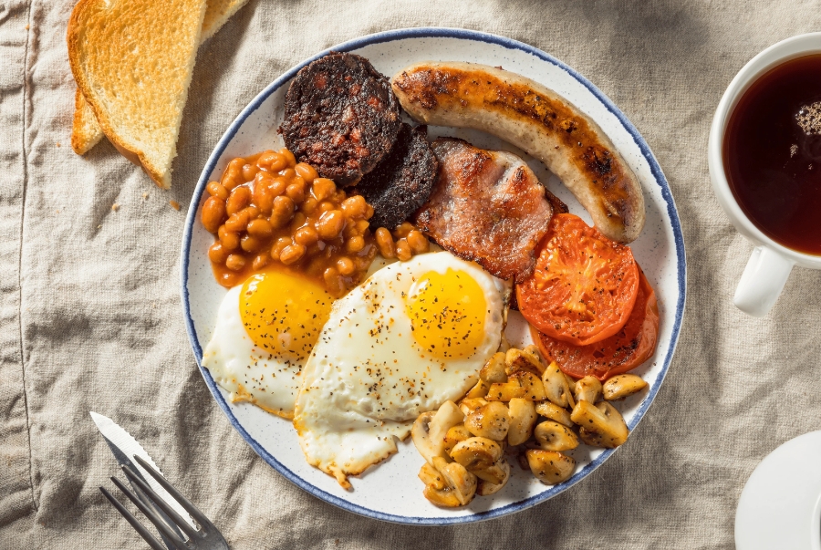 Full English Breakfast là bữa sáng truyền thống của người dân nơi đây