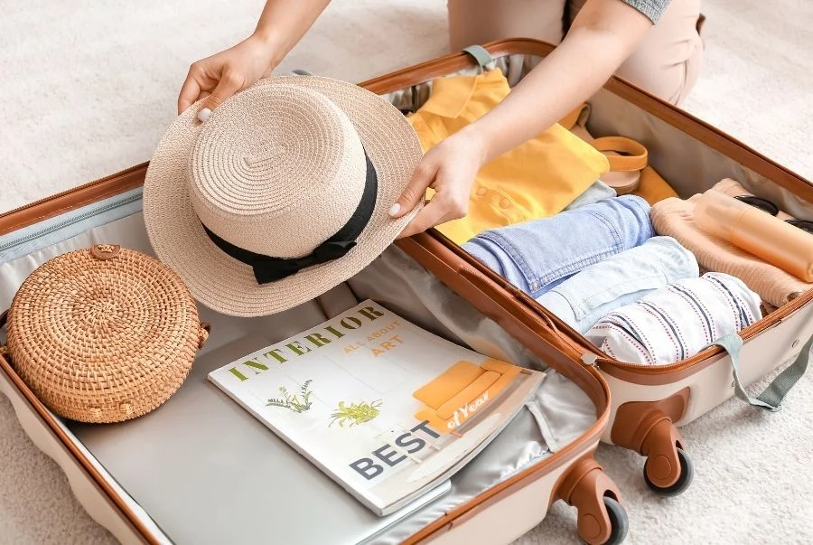 Chuẩn bị đầy đủ những vật dụng cá nhân cần thiết sẽ giúp chuyến du lịch trở nên thoải mái hơn