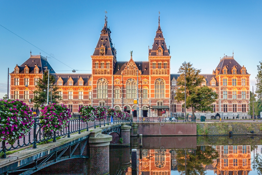 Rijksmuseum mang phong cách Gothic pha trộn Phục Hưng Hà Lan