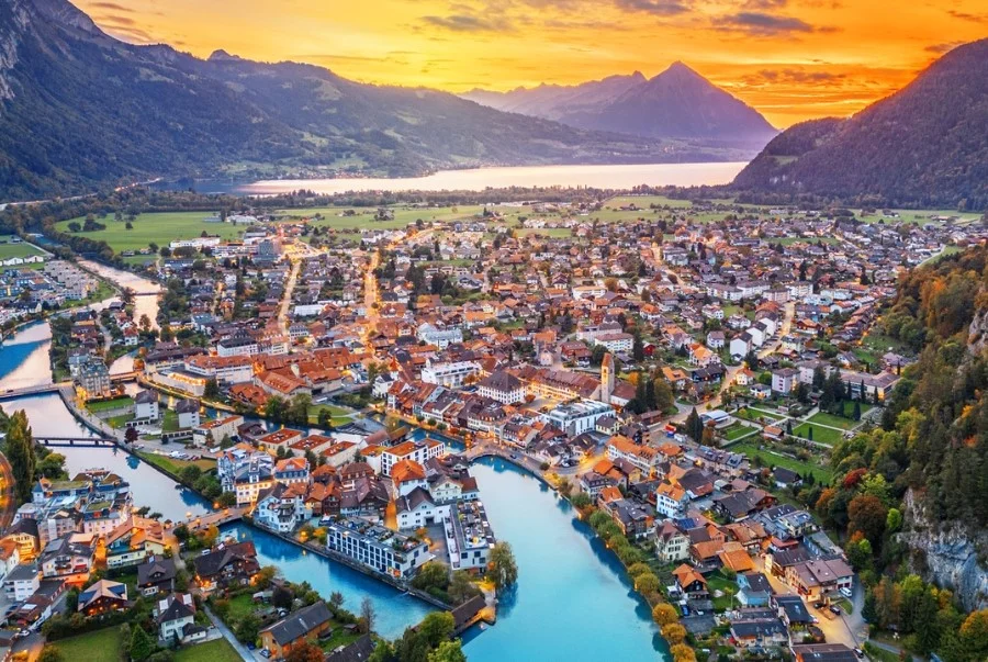 Interlaken thị trấn giữa hai hồ nổi tiếng trung tâm khám phá vùng Jungfrau