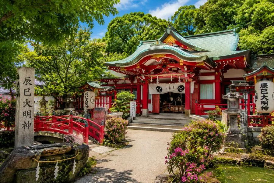 Không gian linh thiêng và yên bình tại đền Tatsumi Daimyojin nổi tiếng Kyoto