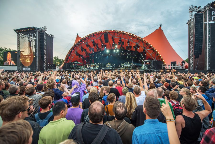 Roskilde quy tụ hàng trăm nghệ sĩ quốc tế thuộc nhiều thể loại khác nhau cùng tụ họp