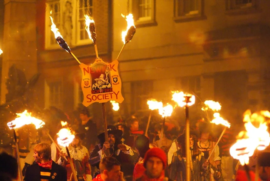 Guy Fawkes Night gắn liền với sự kiện lịch sử Gunpowder Plot