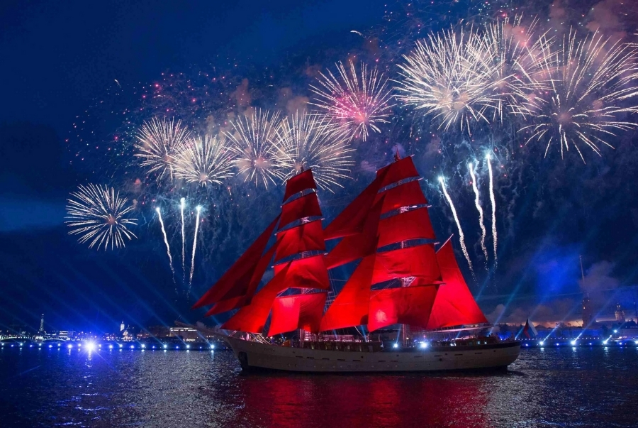 Scarlet Sails nhằm đánh dấu sự khởi đầu của mùa hè