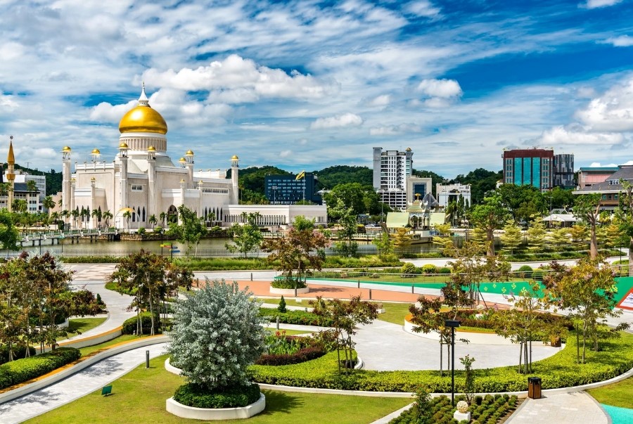 Brunei có khí hậu nhiệt đới gió mùa với nhiệt độ dao động từ 26 - 32 độ C