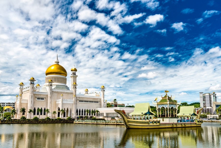 Thánh đường Hồi giáo Sultan Omar Ali Saifuddien là niềm tự hào của Brunei