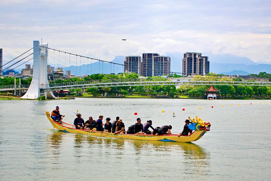 Lễ hội đua thuyền rồng là hoạt động truyền thống mang đậm bản sắc dân gian của Đài Loan