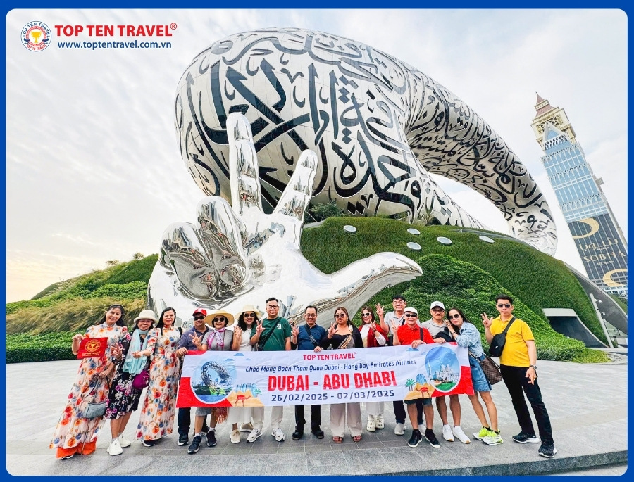 Đoàn khách Top Ten Travel khám phá các biểu tượng nổi tiếng của Dubai