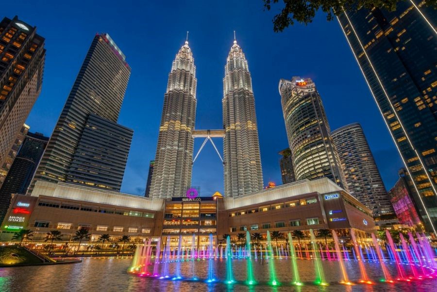Tháp đôi Petronas vô cùng lung linh vào ban đêm