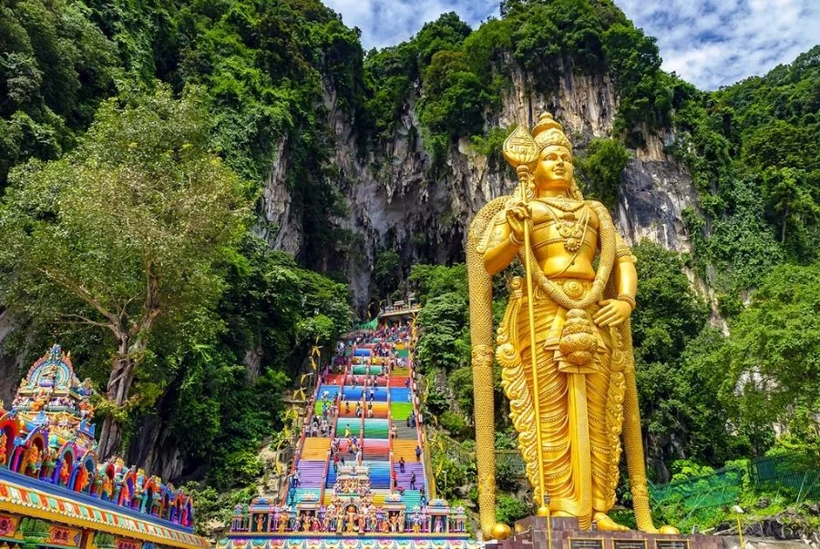 Bức tượng thần Murugan dát vàng cao hơn 40 mét