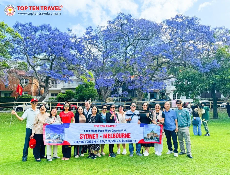 Đoàn khách Top Ten Travel trên hành trình khám phá các địa điểm du lịch sydney mùa xuân