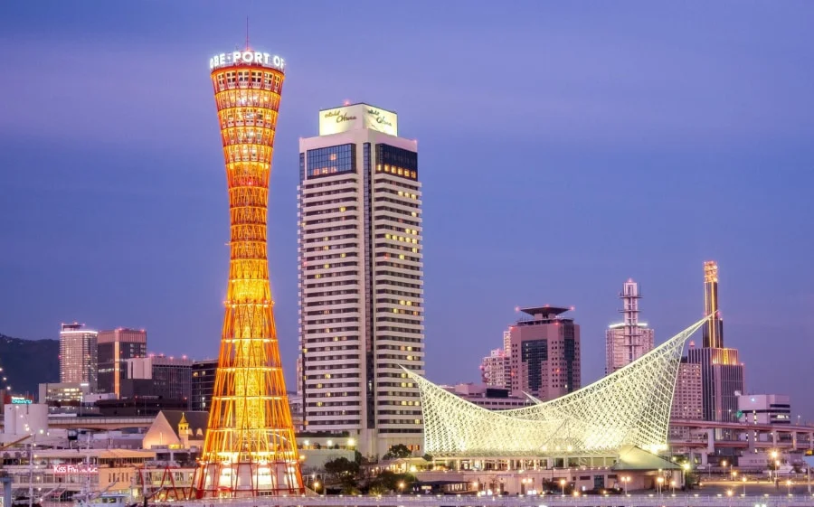 Bảo tàng Hàng hải Kobe là nơi bạn có thể tìm hiểu sâu hơn về lịch sử và sự phát triển của Cảng Kobe cũng như ngành hàng hải Nhật Bản