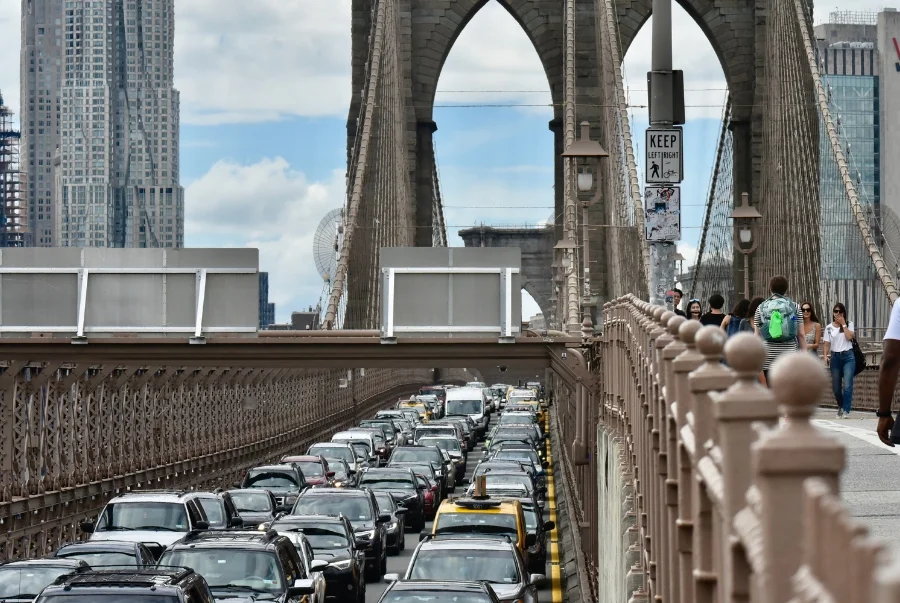 Con đường cao trên cầu Brooklyn là nơi tách biệt cho người đi bộ chiêm ngưỡng Manhattan