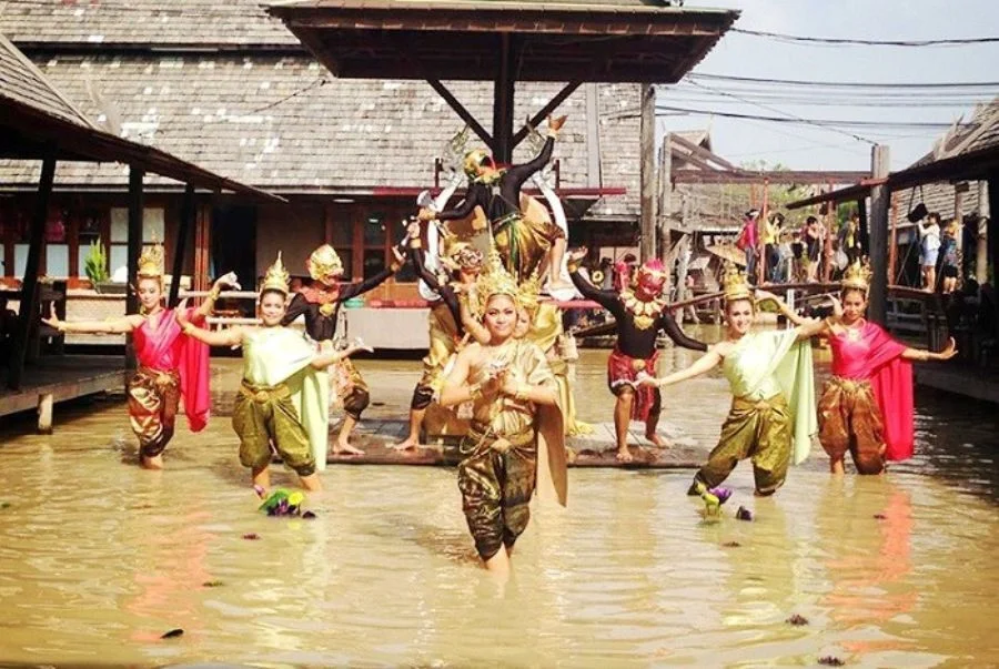 Du khách có thể thưởng thức những màn biểu diễn văn hoá đầy thú vị