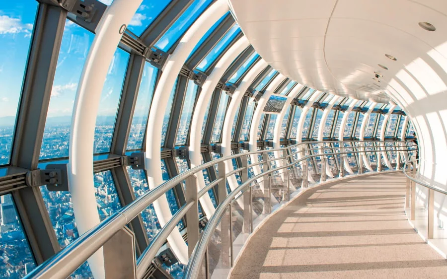 Từ Tokyo Skytree, bạn có thể chiêm ngưỡng một Tokyo hiện đại với những tòa nhà cao tầng san sát vô cùng độc đáo
