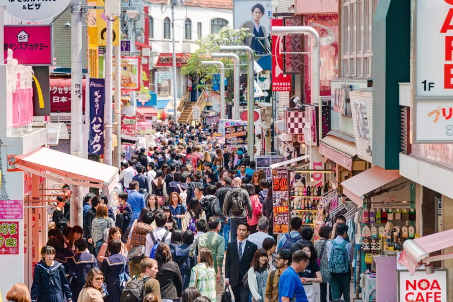 Khu Harajuku, đặc biệt là phố Takeshita Street, được mệnh danh là ‘kinh đô thời trang đường phố’ của giới trẻ Tokyo