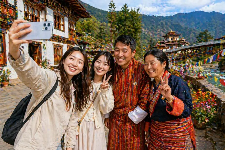 Người dân Bhutan rất thân thiện, nên du khách có thể xin chụp ảnh một cách khá dễ dàng