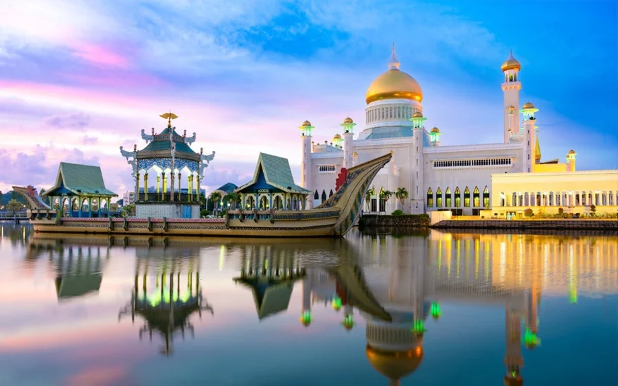 Omar Ali Saifuddien là một nhà thờ Hồi giáo hoàng gia ở thủ đô Bandar Seri Begawan.