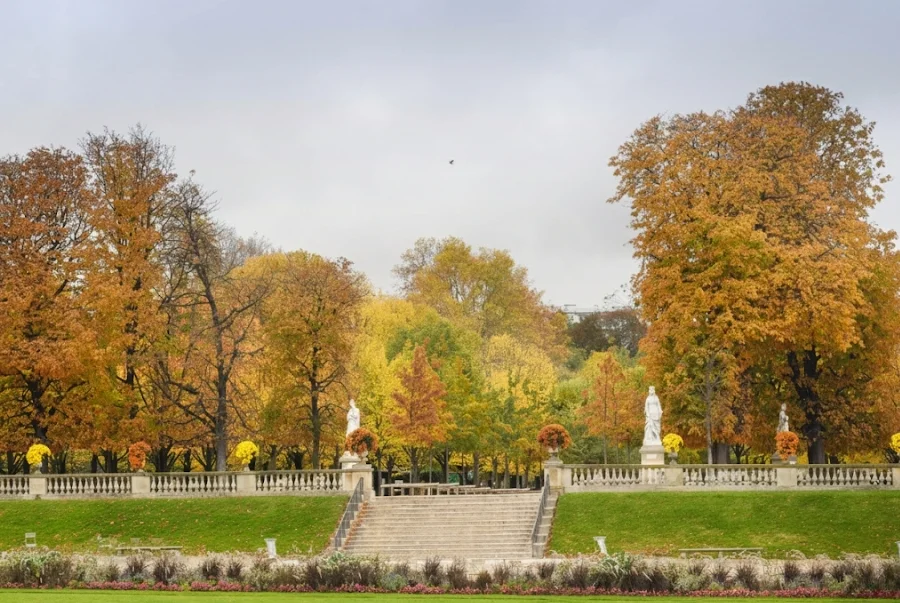 Tháng 10 được đánh giá là thời điểm đẹp nhất để ghé tham quan công viên Luxembourg